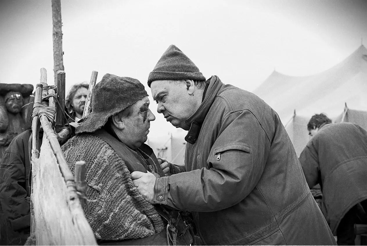 На съемках Хроники арканарской резни Фотограф Сергей Аксенов Легко с - фото 81