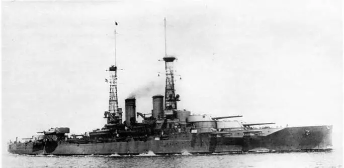 Линейный корабль New York в 1916 г вверху и у берегов Англии в 1918 г в - фото 135