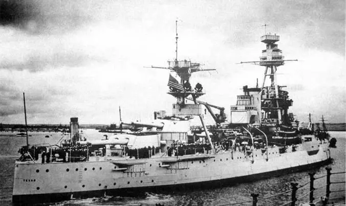 Линейный корабль Texas в середине 1920х вверху и в 1930х гг 1920е - фото 156