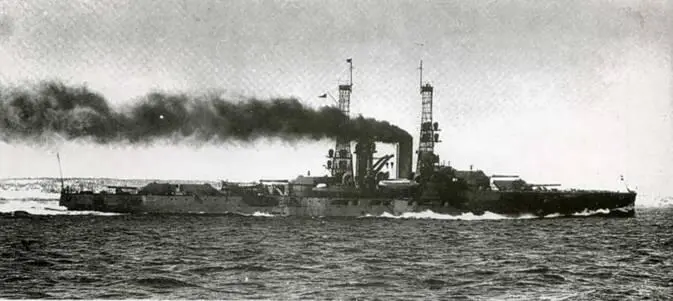 Линейные корабли Юта на параде в октябре 1912 г вверху и Флорида на - фото 127