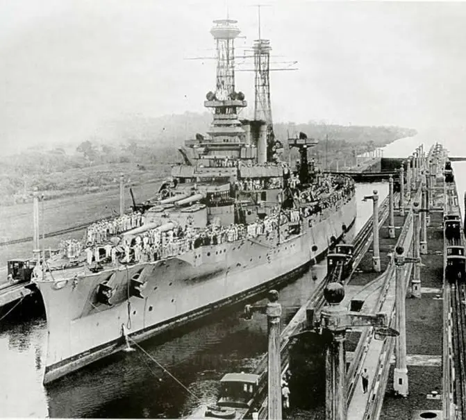 Арканзас проходит Панамский канал 25 июля 1919 г Линейный корабль Юта - фото 155