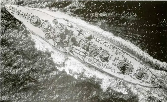 Линейные корабли Юта в 1941 гвверху Вайоминг в центре и Арканзас - фото 173
