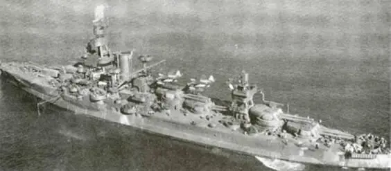 Линейные корабли Юта в 1941 гвверху Вайоминг в центре и Арканзас - фото 174