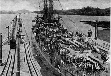 Вайоминг проходит Панамский канал 1919 г Линкор регулярно принимал участие - фото 68