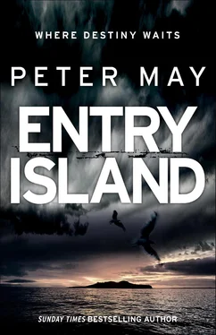 Peter May Entry Island обложка книги