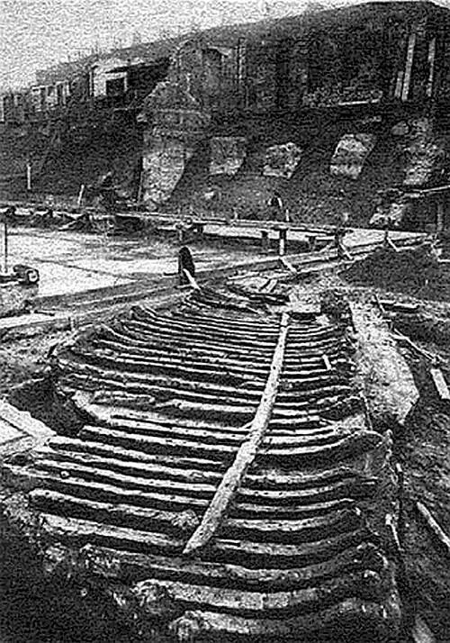 Остов древнеримской галеры найденный в ходе строительства Каунтихолл 1910 г - фото 4