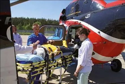 оперативная транспортировка раненого В санитарной модификации салона можно - фото 51