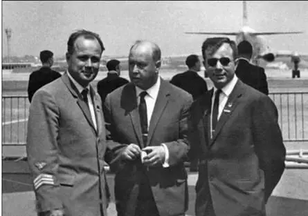 ВПКолошенко МЛ Миль ЮА Гагарин на авиасалоне в Ле Бурже ВП - фото 93