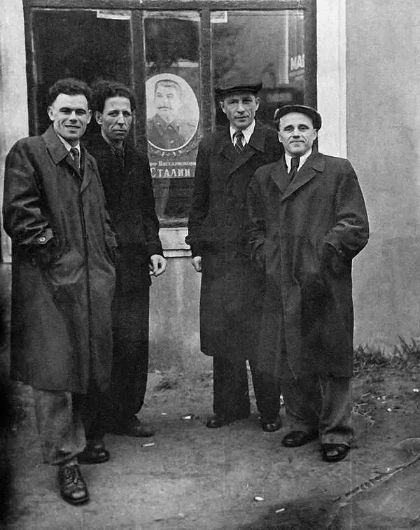 Сбор перед демонстрацией у заводского клуба Красная звезда Борис Харламов - фото 18
