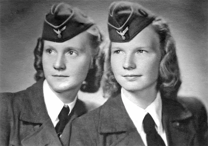 Так выглядели вольнонаемные женщины на службе в СС Сам А Кибовский 15 апреля - фото 54