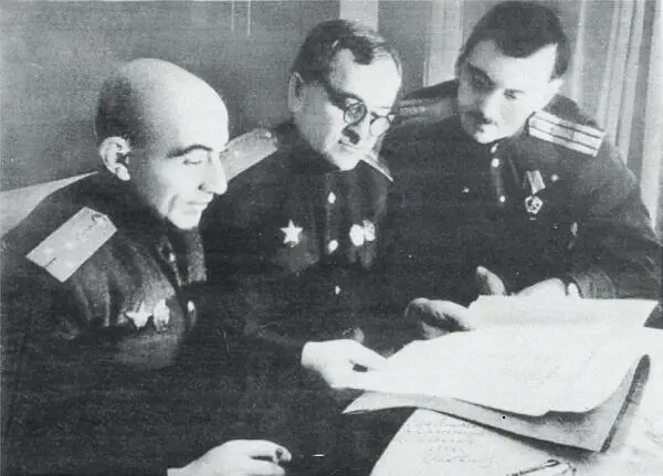1943 год Авторы Гимна Слева направо Г ЭльРегистан А Александров С - фото 42