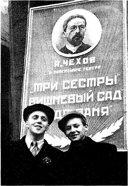 Студент постановочного факультета Школыстудии МХАТ Витя Березкин и я Майская - фото 9