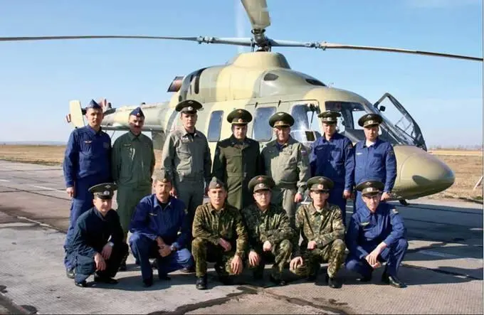 Начальник Сызранского филиала ВУНЦ Герой России полковник НН Ярцев и - фото 26