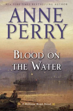 Anne Perry Blood on the Water обложка книги