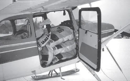 The Iditarod Air Force hauls everything from dog food to passengers along the - фото 48