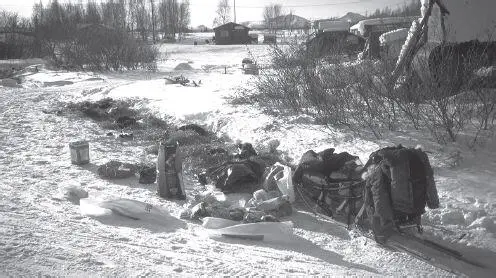Getting the dogs fed and bedded down in the checkpoints is always the mushers - фото 71