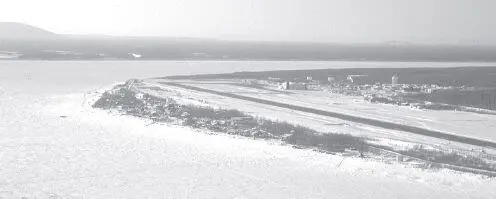Galena hugs the shore of the Mississippisize Yukon River The regional airport - фото 96