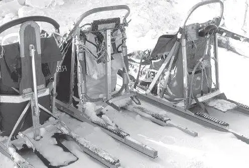 Some mushers change to lighter sleds once they reach the coast at Unalakleet to - фото 109
