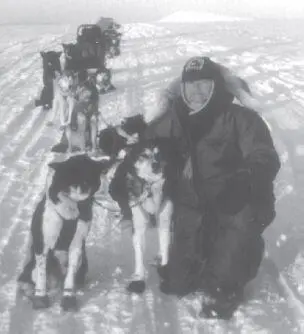 The author with Pullman left and Socks right atop Little McKinley in the - фото 121