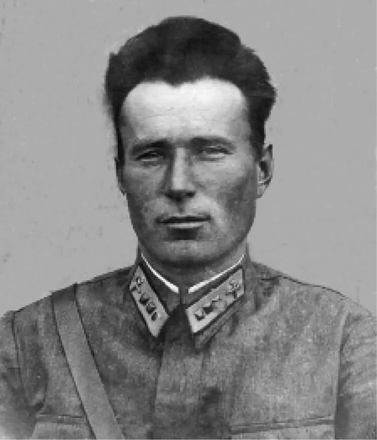 Старший лейтенант 1930е Конный милиционер 1920е Модница 1940е - фото 380