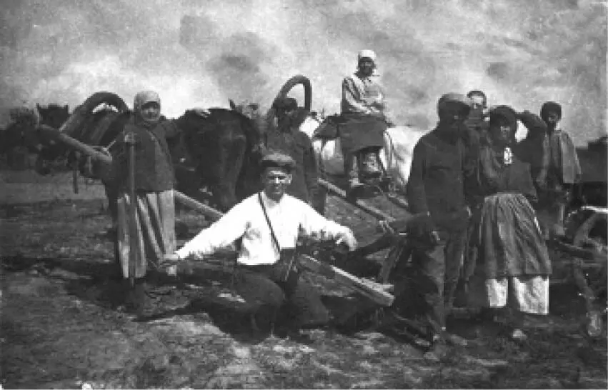 Крестьяне 1920е Вернувшийся с войны 1945 Семейное фото сер 1920х - фото 386