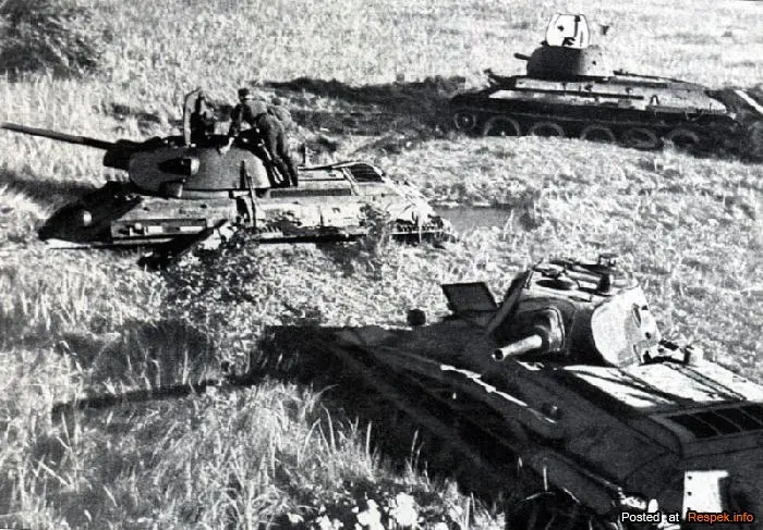 Рис 8 Немцы осматривают танк Ночью к танку пробрались разведчики Липкин - фото 8