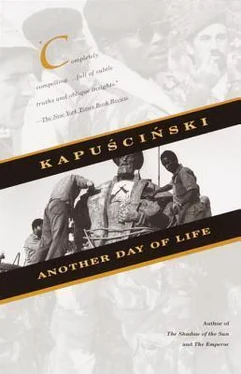 Ryszard Kapuściński Another Day of Life обложка книги