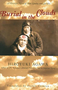 Hiroyuki Agawa Burial in the Clouds обложка книги