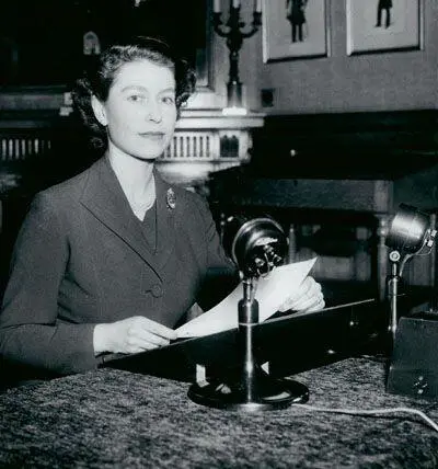 Queen Elizabeth II in 1952 making her first of many Christmas radio broadcasts - фото 52