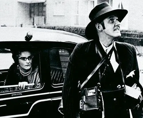 Barry Humphries and Barry Crocker in The Adventures of Barry McKenzie 1972 - фото 77