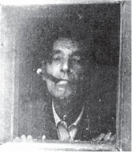 On Friday 8 May 1959 around noon he strolls along his favourite Via Chiaia - фото 12