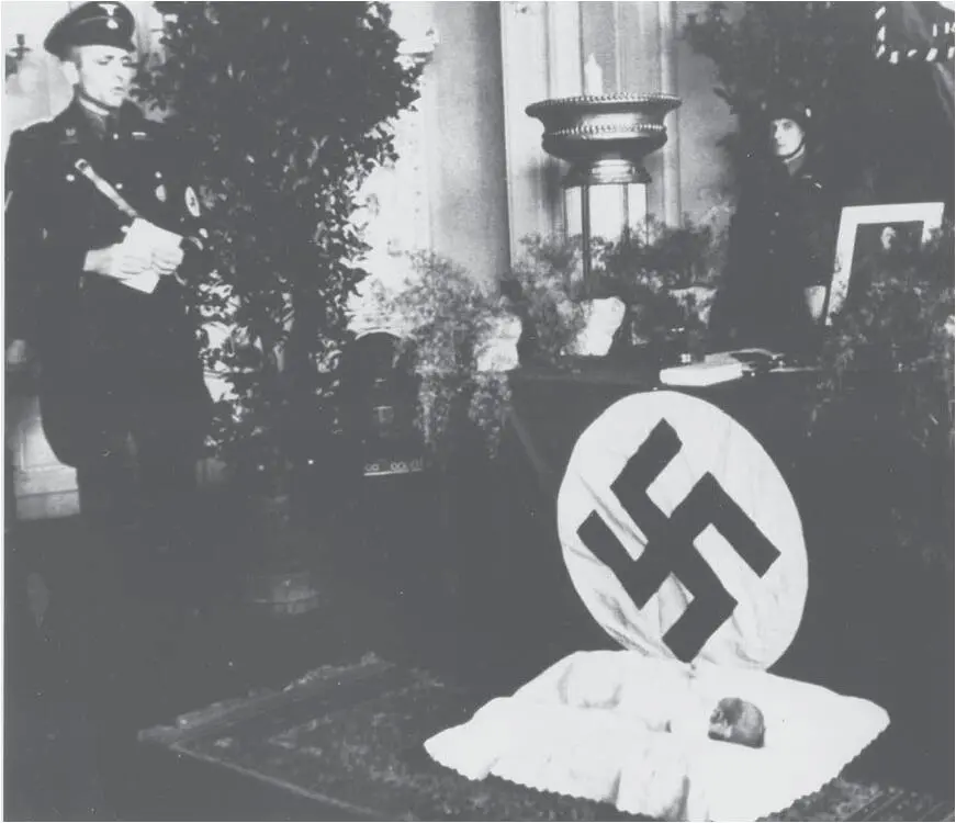 Himmler gave the children born on his birthday 7 October special gifts I - фото 48