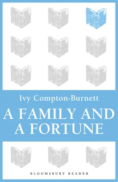 Ivy Compton-Burnett A Family and a Fortune обложка книги