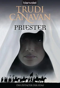 Trudi Canavan Priester обложка книги