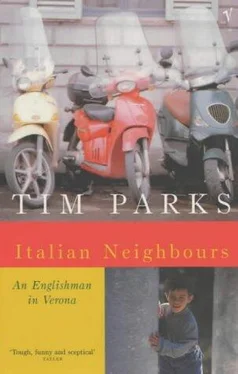 Tim Parks Italian Neighbours: An Englishman in Verona обложка книги