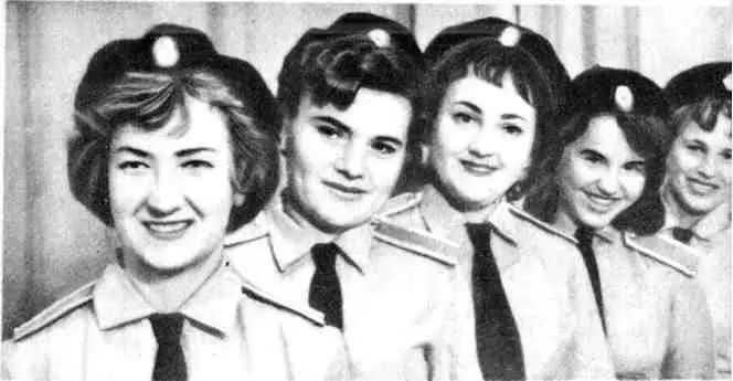 Солистки милицейского ансамбля В дни напряженной учебы Стар - фото 52