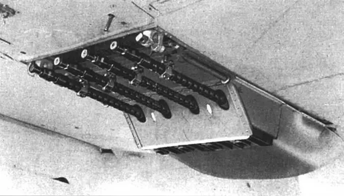 Еще одна фотография установки батареи пулеметов Установка 4 х MG 17 на Hs - фото 118