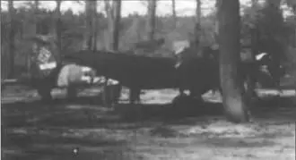 Две фотографии брошенного Hs 129B2 вероятно WNr 140499 Этот самолет вместе - фото 127