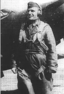 Летчик на этой фотографии обычно идентифицируется как капитан Дмитрий Зюзин из - фото 92