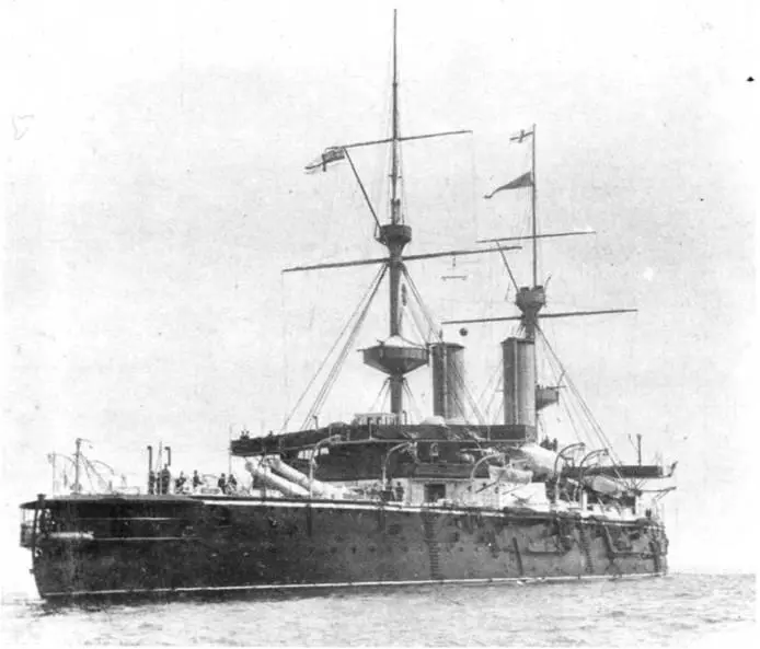 Броненосец Роял Соверен в море вверху и его кормовая барбетная установка - фото 21