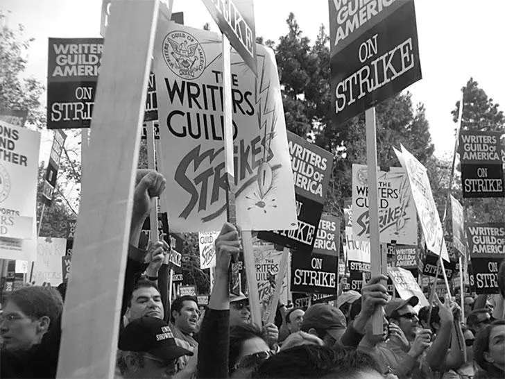 Забастовка Гильдии сценаристов США принесла многомиллионные убытки студиям - фото 4
