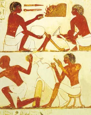 Древнеегипетские ремесленники Рисунок на стене гробницы Ремесленники сельским - фото 54