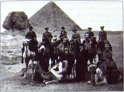 НК Рерих и ВЛ Шибаев ПортСаид Египет Январь 1925 г Принимая картину - фото 10