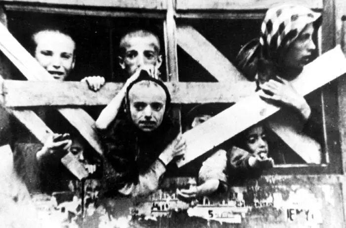 Еврейские дети направляемые в лагерь смерти 1942 г АвторТАСС Дети в - фото 180