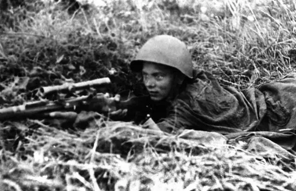 Снайпер Ижорского батальона Георгий Розанов Ленинградская область 1942 г - фото 188