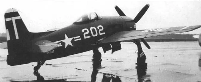 F8FI из VF12 на дождливом аэродроме в Wilmington 1948 год Все обозначения - фото 54