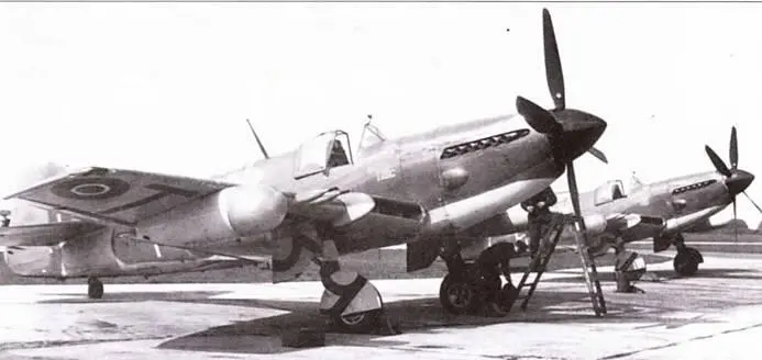 Два Файрфлая FR4 TW734 F и ТУУ730 В 825й эскадрильи в Иглинтоне 1948 - фото 107
