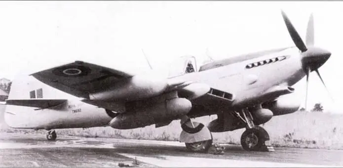 Файрфлай Т4 TW692 остался у Фэйри и в 1948 году использовался для - фото 81