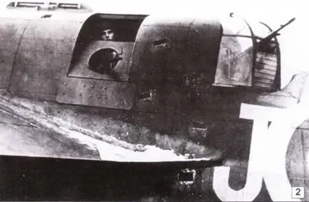 2 Хвостовая турель раннего типа и бортовой пулемет С августа 1941 года шесть - фото 103