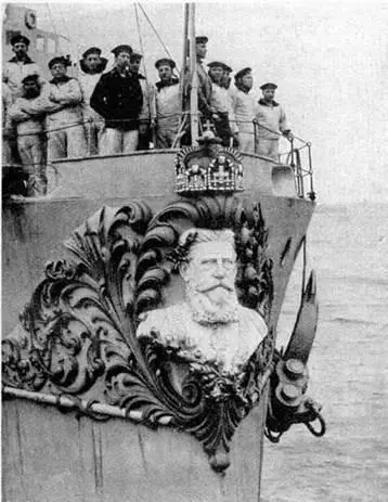 Бак Кайзера Фридриха III вверху и его носовое украшение - фото 63